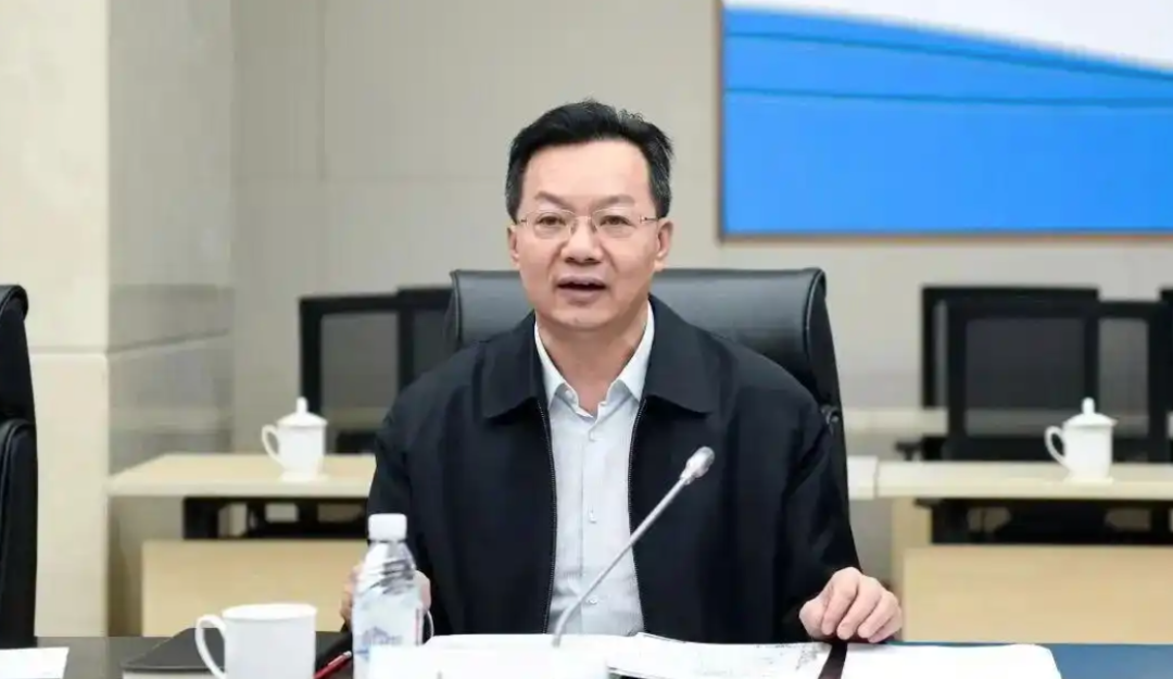 两“内鬼”被双开,一人“违规干预执纪执法活动,泄露工作秘密”(图1) 两“内鬼”被双开,一人“违规干预执纪执法活动,泄露工作秘密”(图1)