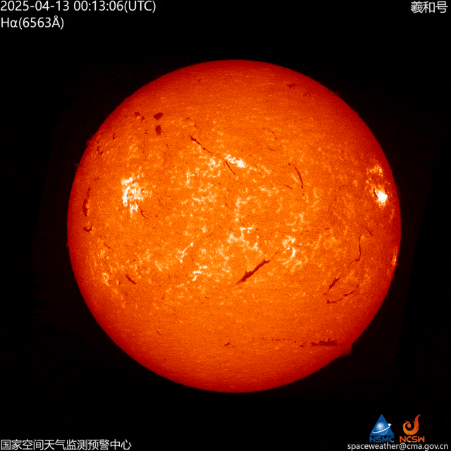 地磁暴点亮夜空!多地上演震撼极光秀(图1) 地磁暴点亮夜空!多地上演震撼极光秀(图1)