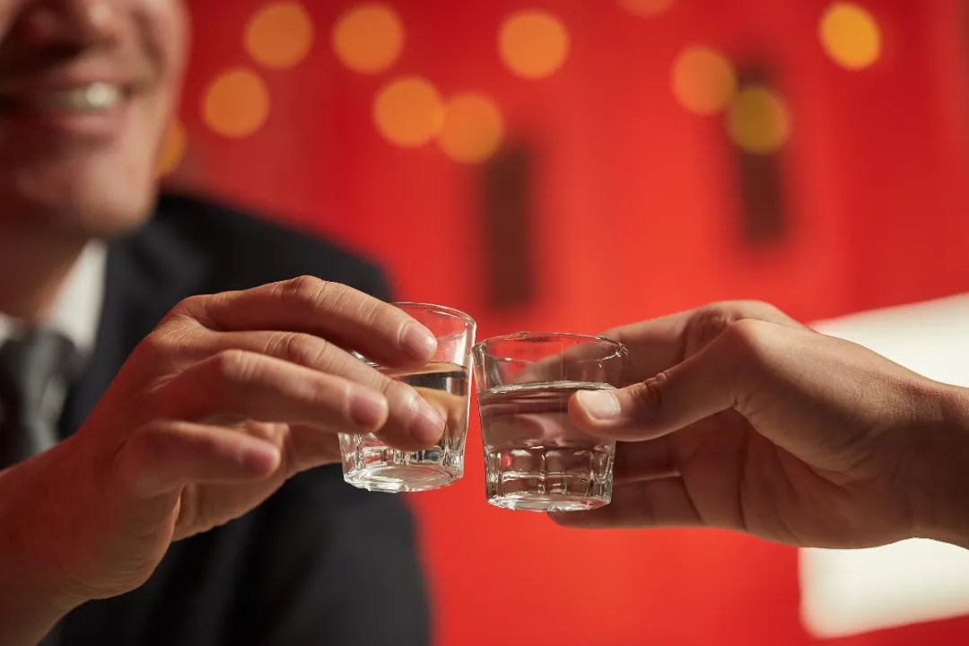 河南实施“全天候禁酒令”,公职人员24小时禁酒?当地纪委:不准确,要求是工作日不能饮酒,包括节假日值班、参加会议、学习培训期间(图1) 河南实施“全天候禁酒令”,公职人员24小时禁酒?当地纪委:不准确,要求是工作日不能饮酒,包括节假日值班、参加会议、学习培训期间(图1)