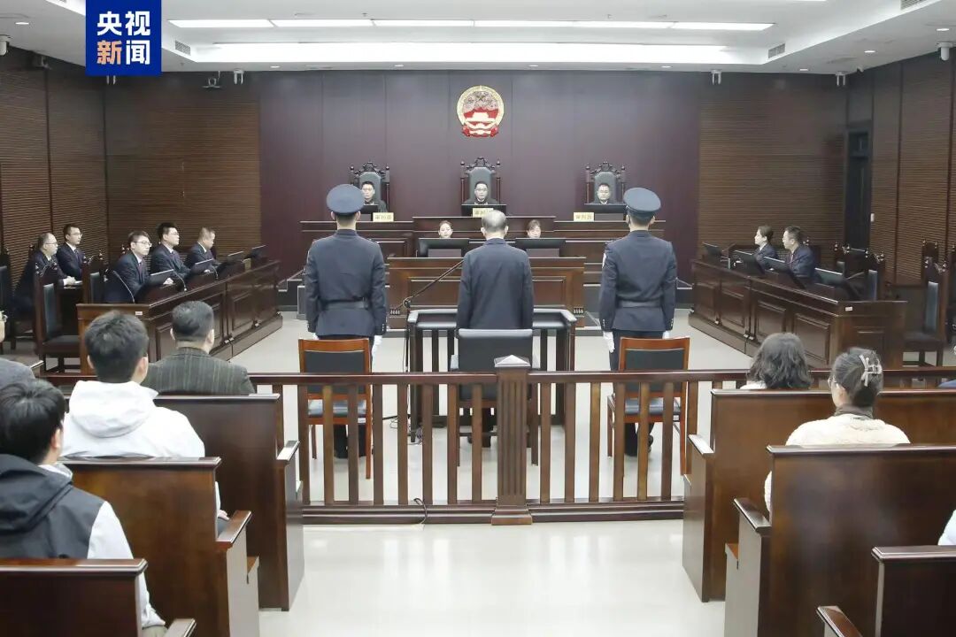 受贿1.17亿余元,李显刚一审被判无期(图3) 受贿1.17亿余元,李显刚一审被判无期(图3)