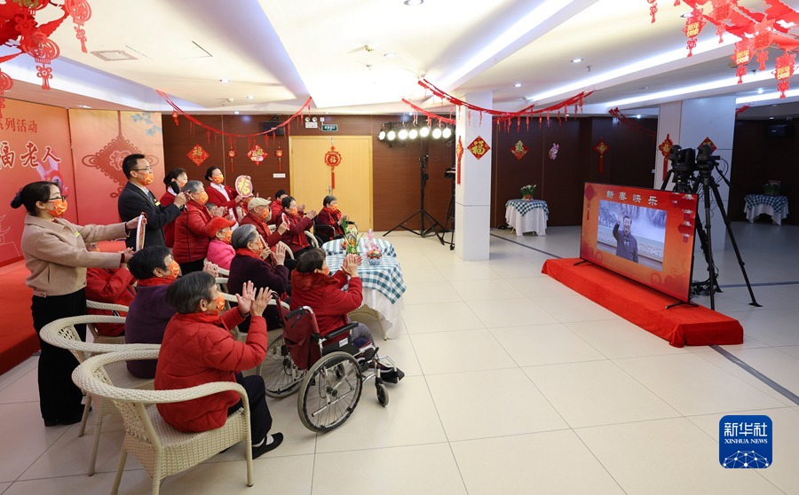 习近平春节前夕视频连线看望慰问基层干部群众 向全国各族人民致以新春的美好祝福(图7)