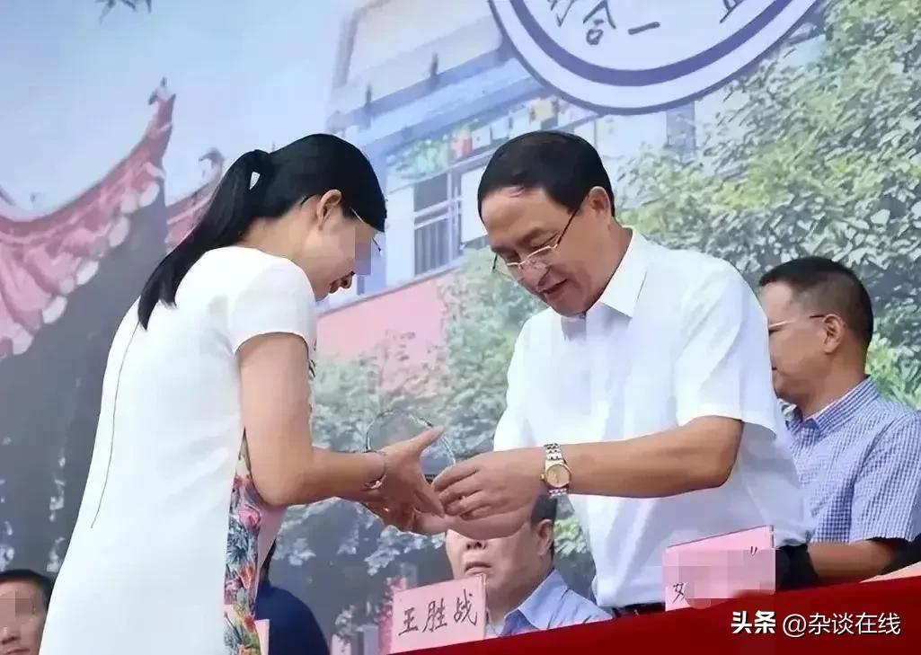 腐败分子王胜战，糟蹋10几女学生，玩弄上百个女教师，太可恶了！(图5)