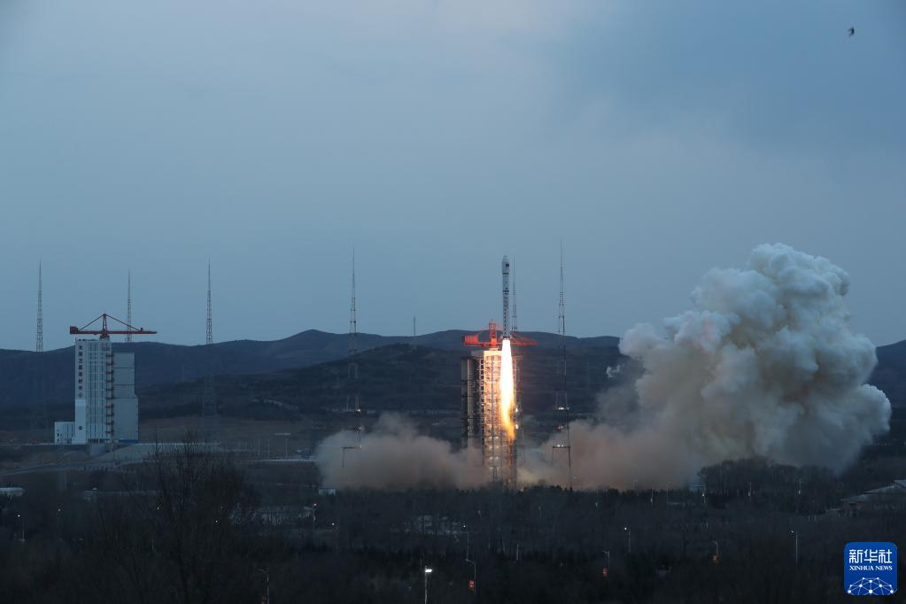 新华全媒+丨长二丁“一箭四星”发射成功 在轨组成国际首个车轮式卫星编队(图2)