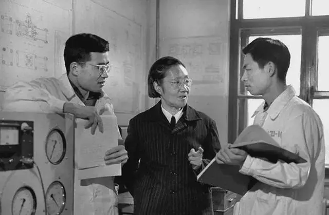 与杨振宁合影的绝密女人,是美国重大误判下最后悔放走的中国天才(图4) 1a.png