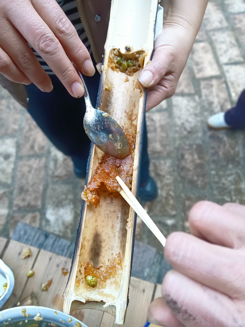红色娘子军红色小道“练兵” “炸出”亭旁竹筒饭“真身”(图5) 5.jpg